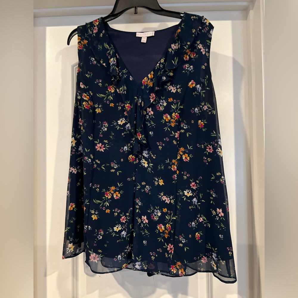 Pretty ruffle v neck sleeveless she’ll tie back